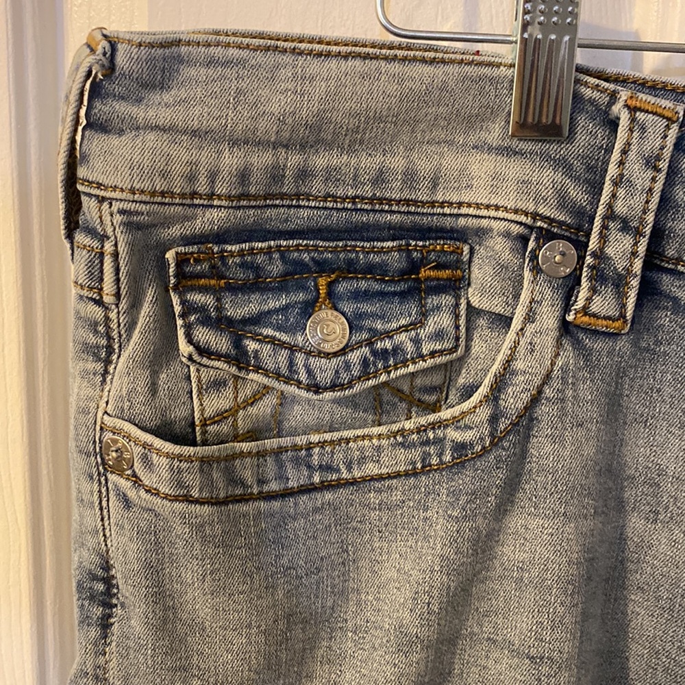 NWT Never worn True Religion Ricky Relaxed straight
Light wash jeans - Picture 6 of 10